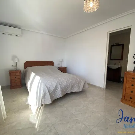 Superb 3 Bed Pool/beachside Punta Prima Pp22 וילה טורבייחה