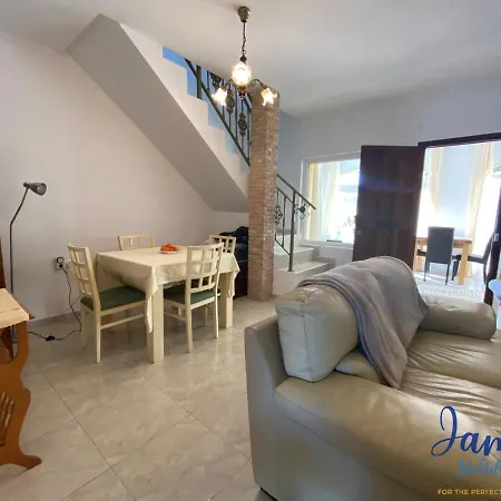 Superb 3 Bed Pool/beachside Punta Prima Pp22
